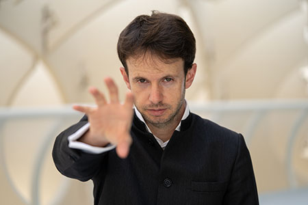 Manuel Busto debuta en Les Arts con Invocación 