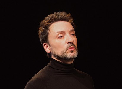 Enrique Viana repasa la temporada «A su manera» en el Ambigú del Teatro de la Zarzuela